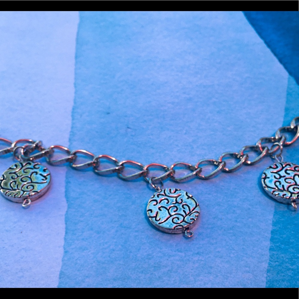 Bracelet/Charm Bracelet. Silver tone. 8”